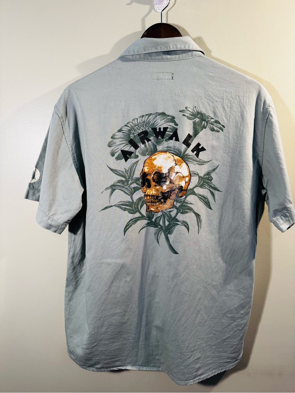 Airwalk Skull Graphic Button Up Shirt Gray Short Sleeve Men’s Medium